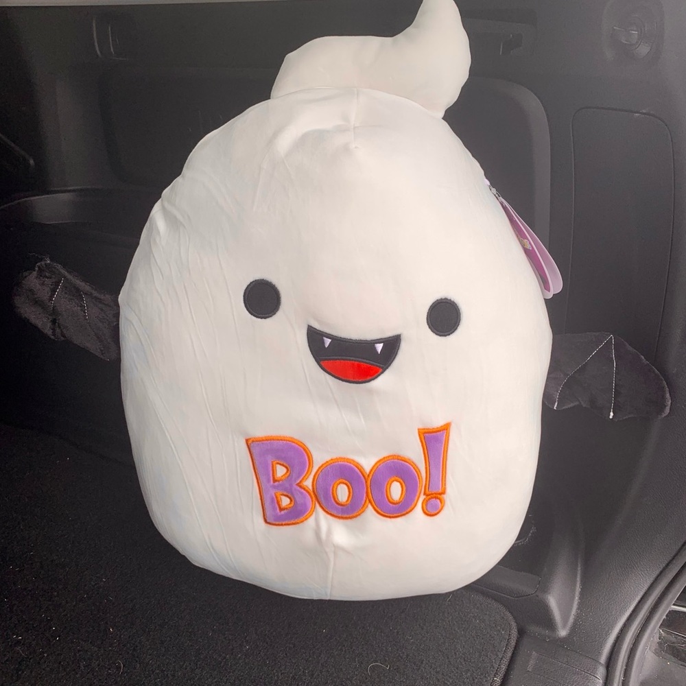 Squishmallow- GRACE the White Bat Ghost 👻 🎃🦇